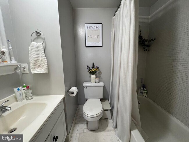 Building Photo - 1830 California St NW