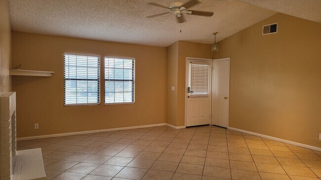 Building Photo - Charming one-story house