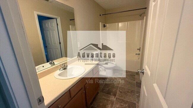 Building Photo - 5025 Village Run Dr