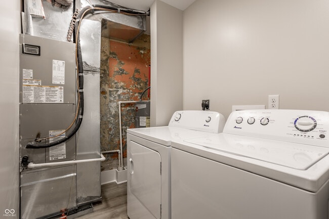 Building Photo - 104 W Main St