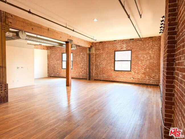 Building Photo - 215 S Santa Fe Ave