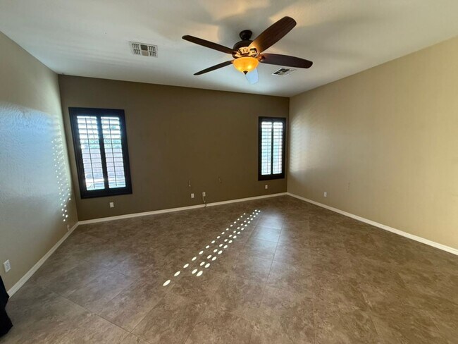 Building Photo - Beautiful 6 Bedroom - 4 Bath w/Private Poo...