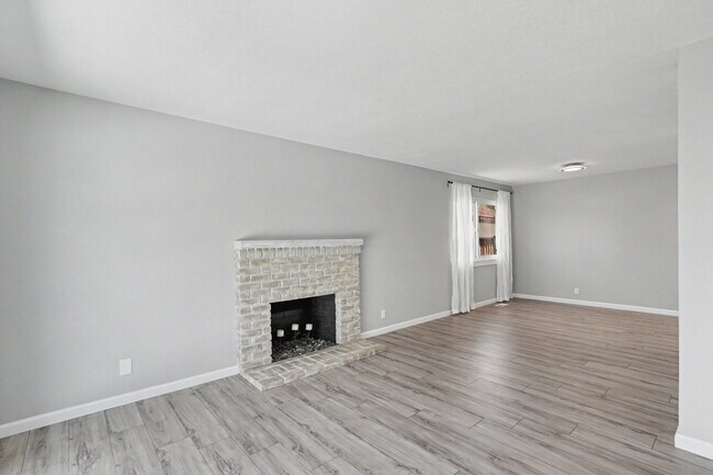 Building Photo - 3143 Shriver Dr