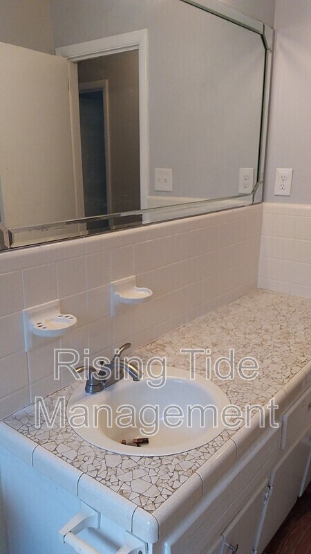 Building Photo - 948 Longview Cir