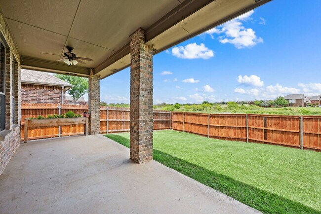 Building Photo - This one checks all the boxes—location, la...