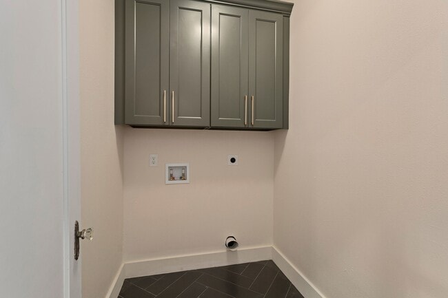 Building Photo - 918 Front St