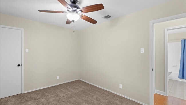 Building Photo - Parkwood