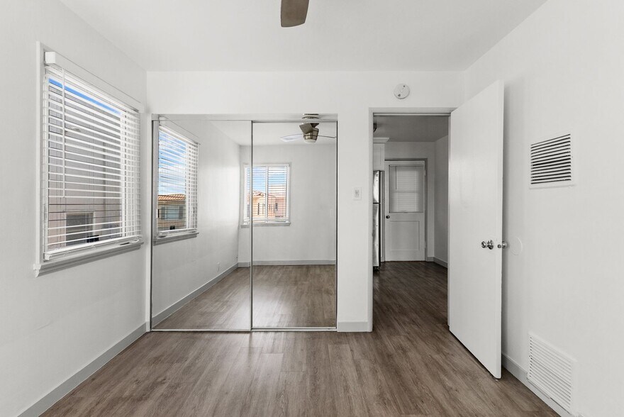 Building Photo - 727 Olive Ave