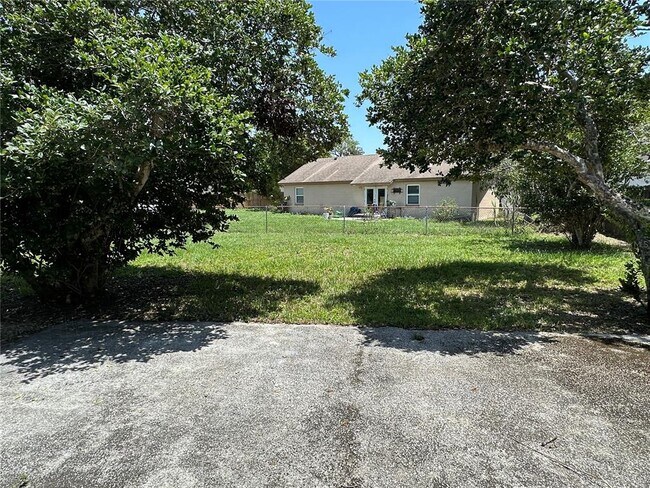 Building Photo - 3915 Anthony Ln