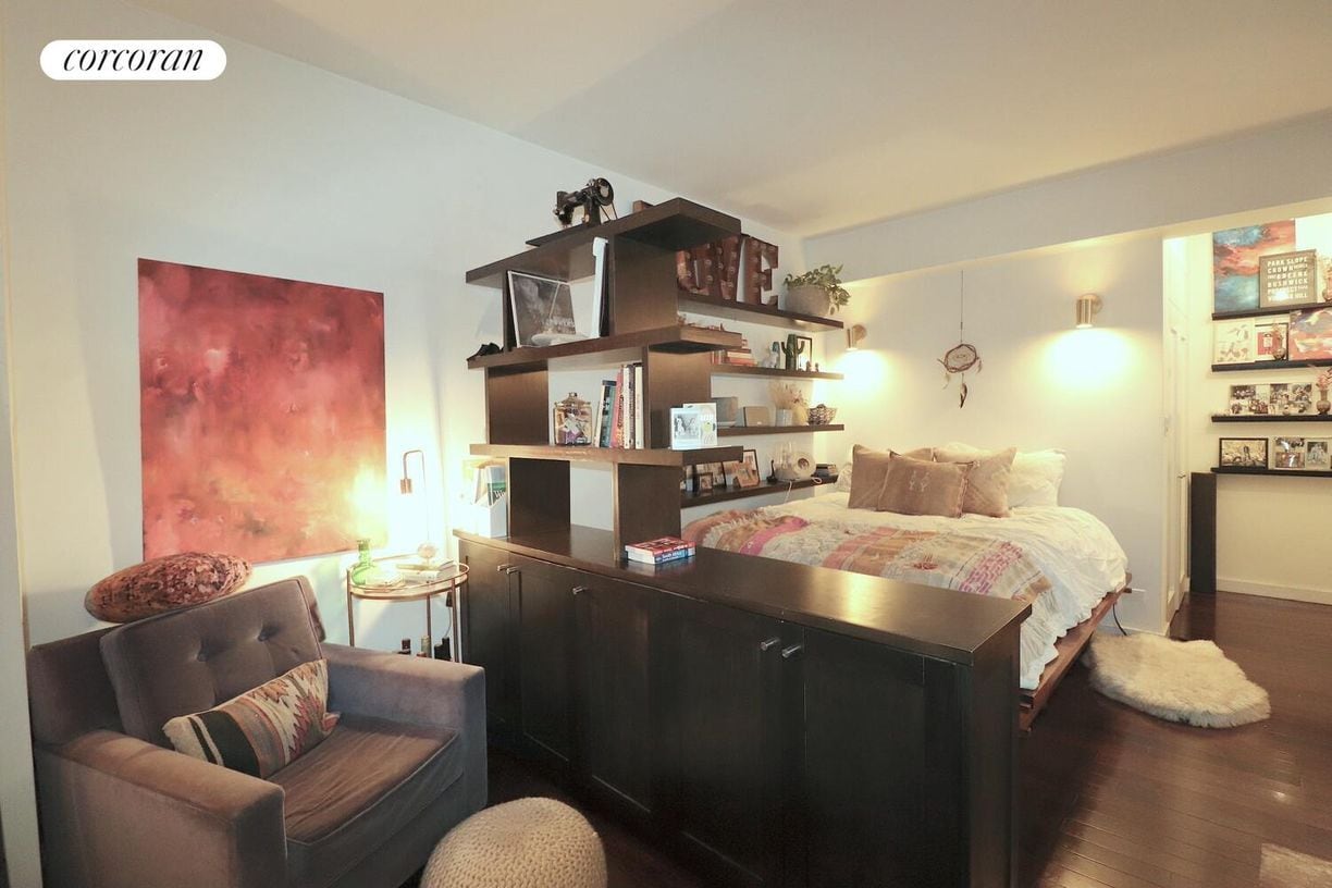 Building Photo - 100 W 12th St