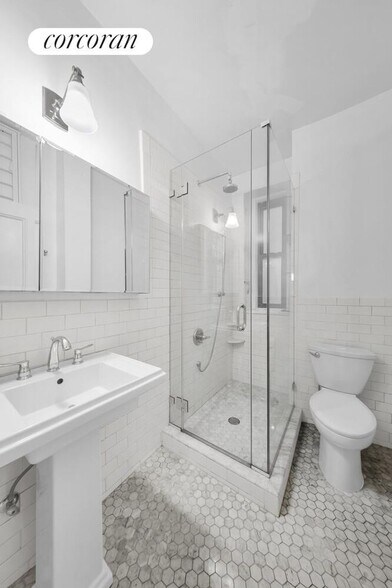 Building Photo - 325 Riverside Dr