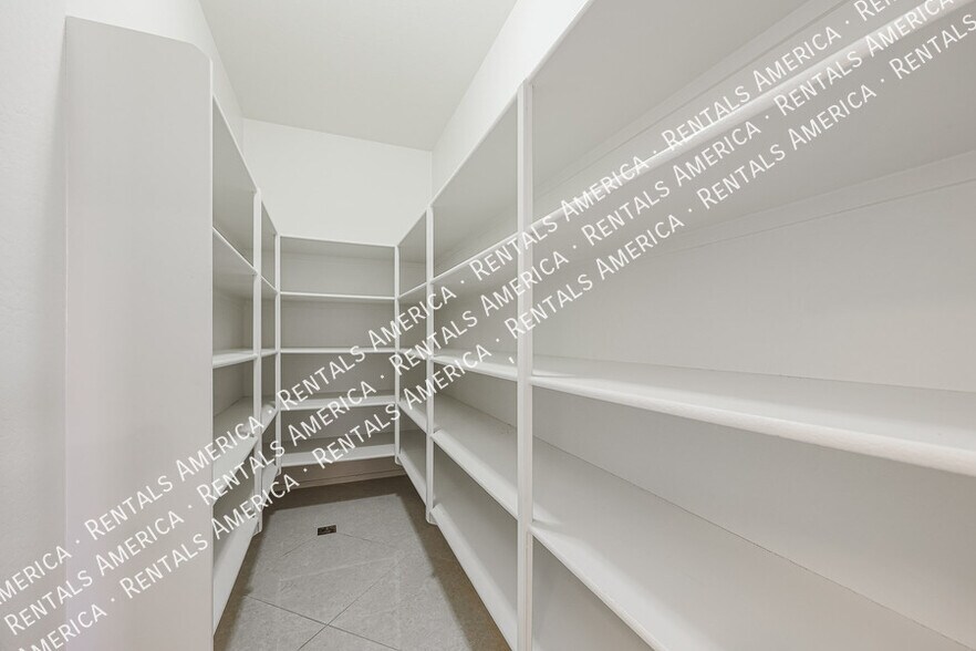 Building Photo - 10915 E Calypso Ave