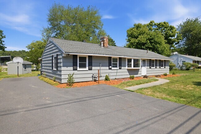 Building Photo - 154 Maple St