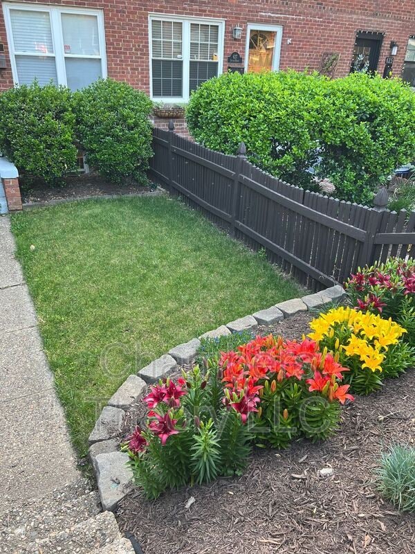 Building Photo - 629 S Henry St