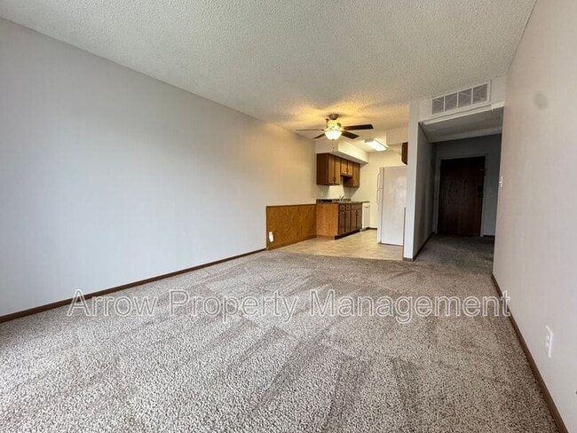 Building Photo - 3405 Holdrege St