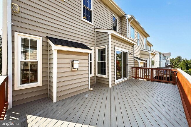 Building Photo - 43722 Cadbury Terrace
