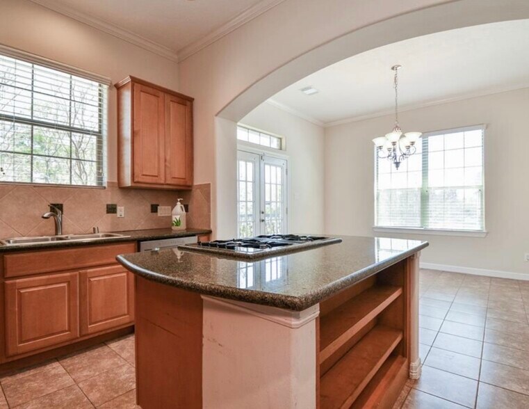 Building Photo - 8002 Stoneyway Dr