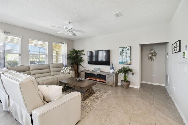 Building Photo - 7704 Oakmoss Loop