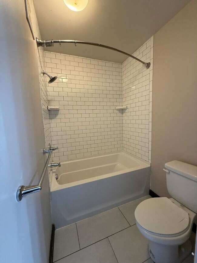 Building Photo - Remodeled Studio in Woodbine