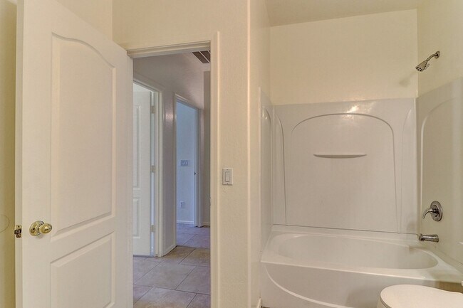 Building Photo - 3050 E Merlot St