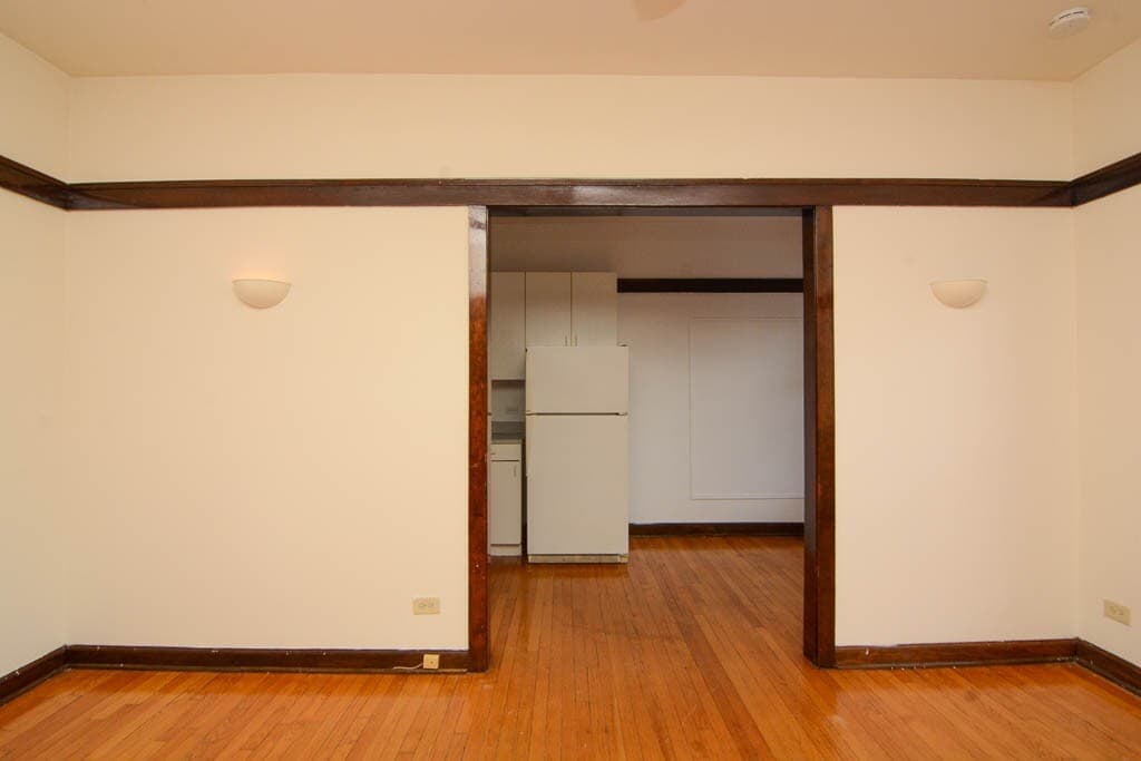 Building Photo - 824 W Waveland