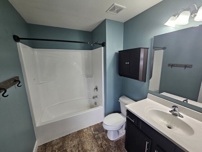 Building Photo - Wonderfully updated split foyer homes loca...