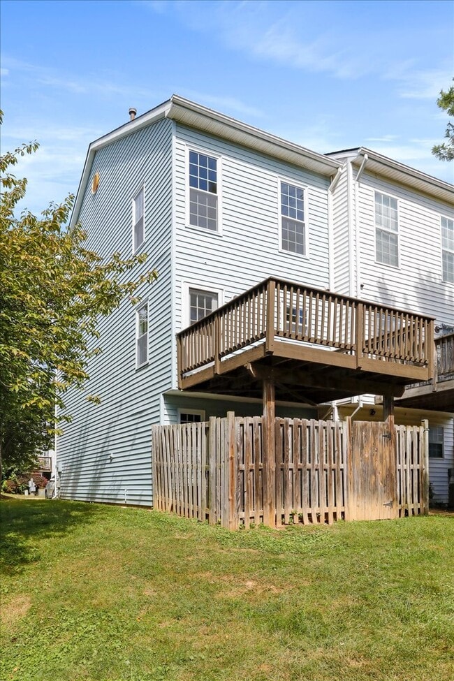 Building Photo - 1310 Hampshire Dr