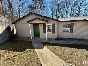 Building Photo - Carrollton Apartment in the City Limits!