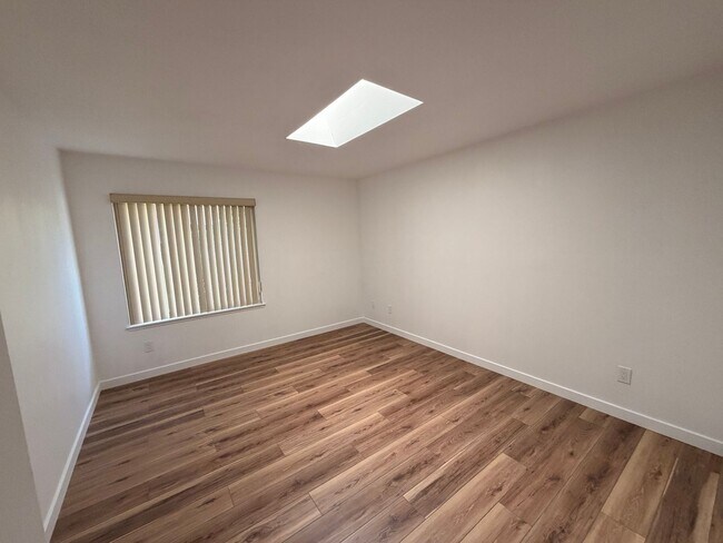 Building Photo - Nice Holmby II model home in Leisure Village 55+ Active Community