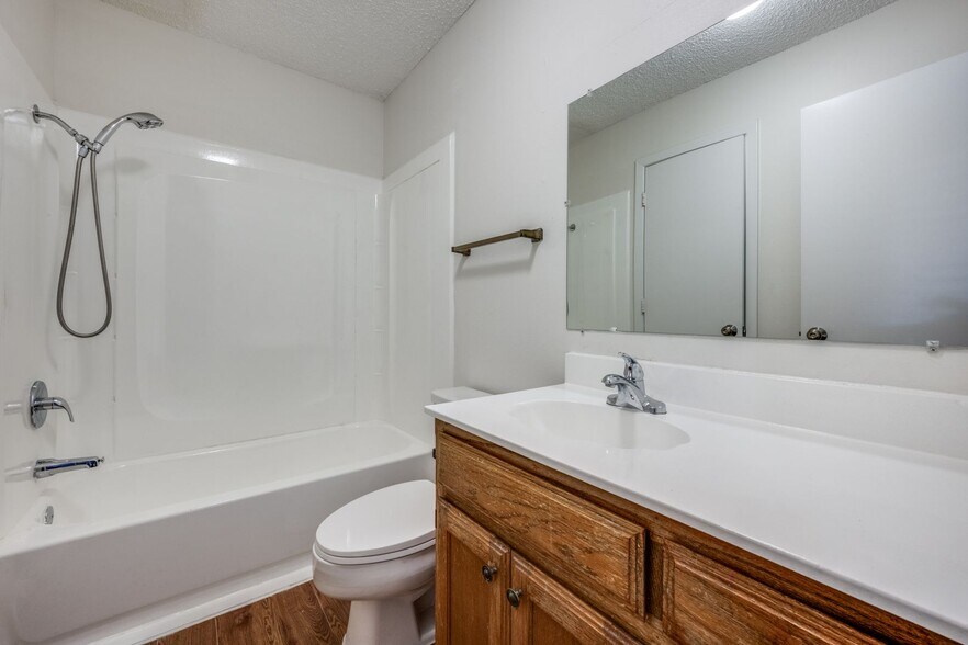 Building Photo - 325 Casie Ct