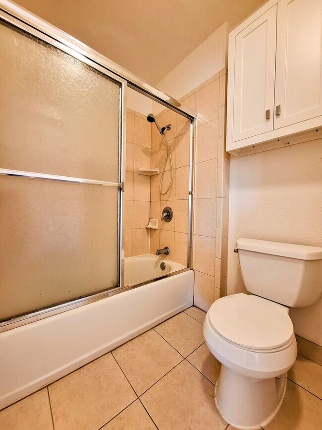 Building Photo - Beautifully Remodeled Second Floor Condo A...