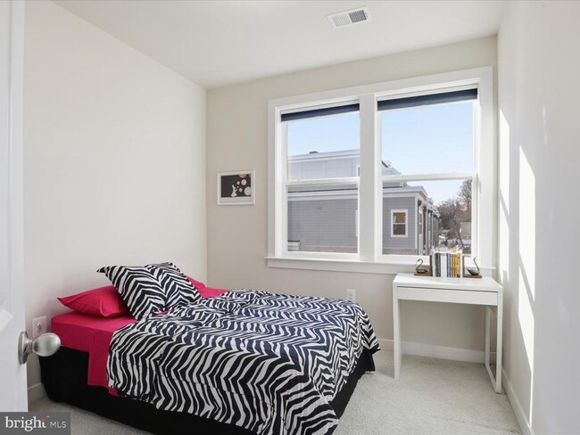 Building Photo - 3595 Aster St