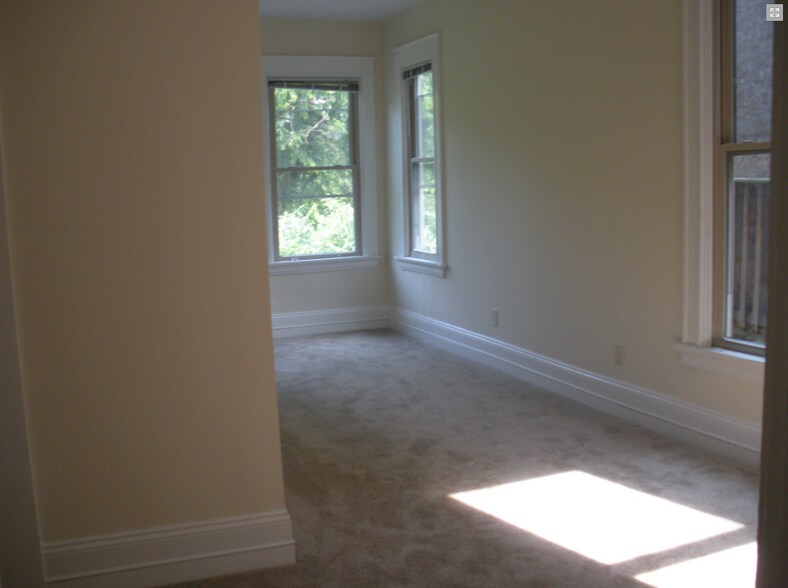 Building Photo - 2614 Eden Ave