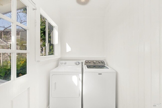 Building Photo - 520 Indian Aly