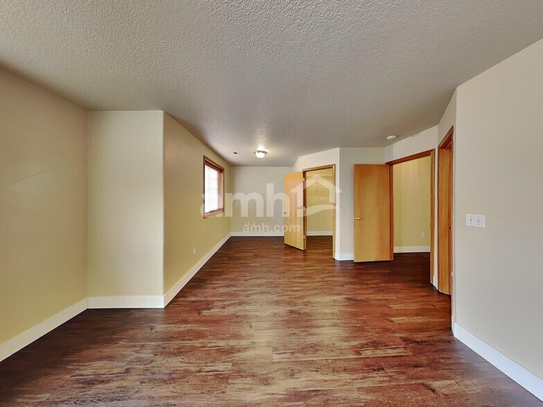 Building Photo - 495 Sunset Ridge Dr