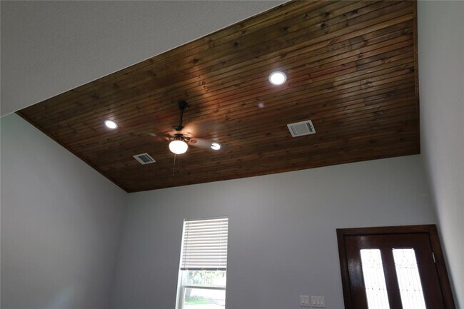 Building Photo - 8302 Park St