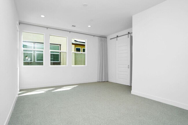 Building Photo - Gorgeous brand new townhome in 3Roots! End...