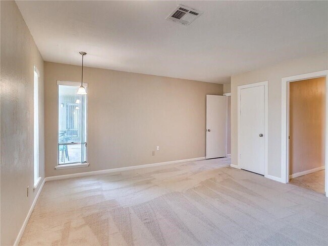 Building Photo - 1533 Glenbrook Dr