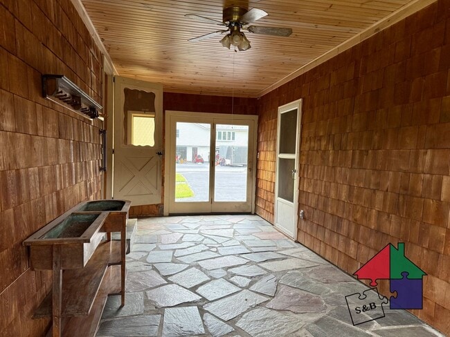 Building Photo - Stunning 2 Bedroom Home in Northfield!