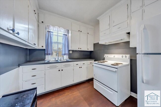 Building Photo - 611 Watt St