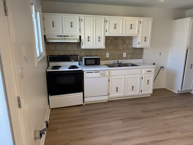 Building Photo - 2504 Redwood Ct