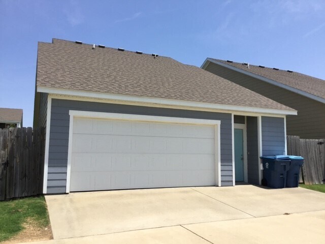 Building Photo - 3802 SW Peachwood Dr