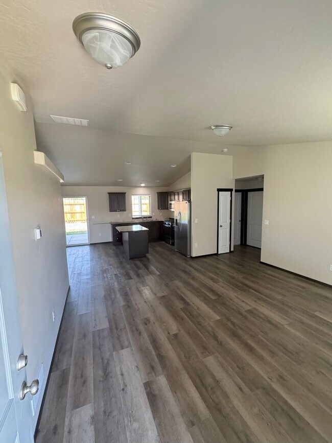 Building Photo - 363 Cardinal Pl