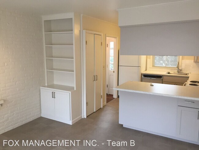 Building Photo - 5272-5278 SW Scholls Ferry Rd