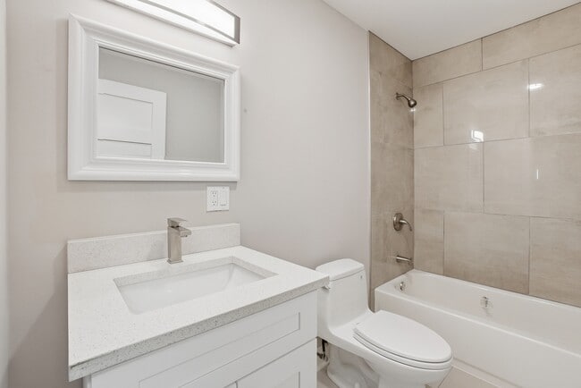 Building Photo - 4447 S Leamington Ave