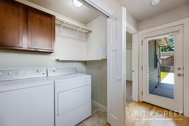 Building Photo - Each Bedroom has Private Full Bath