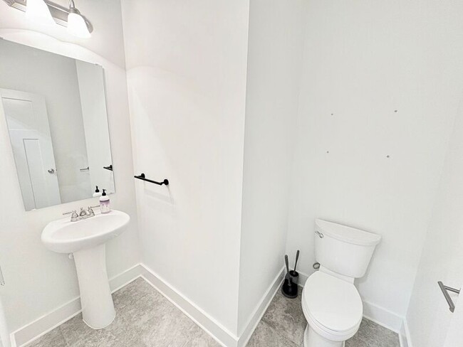 Building Photo - 211 Crooked Cedar Way