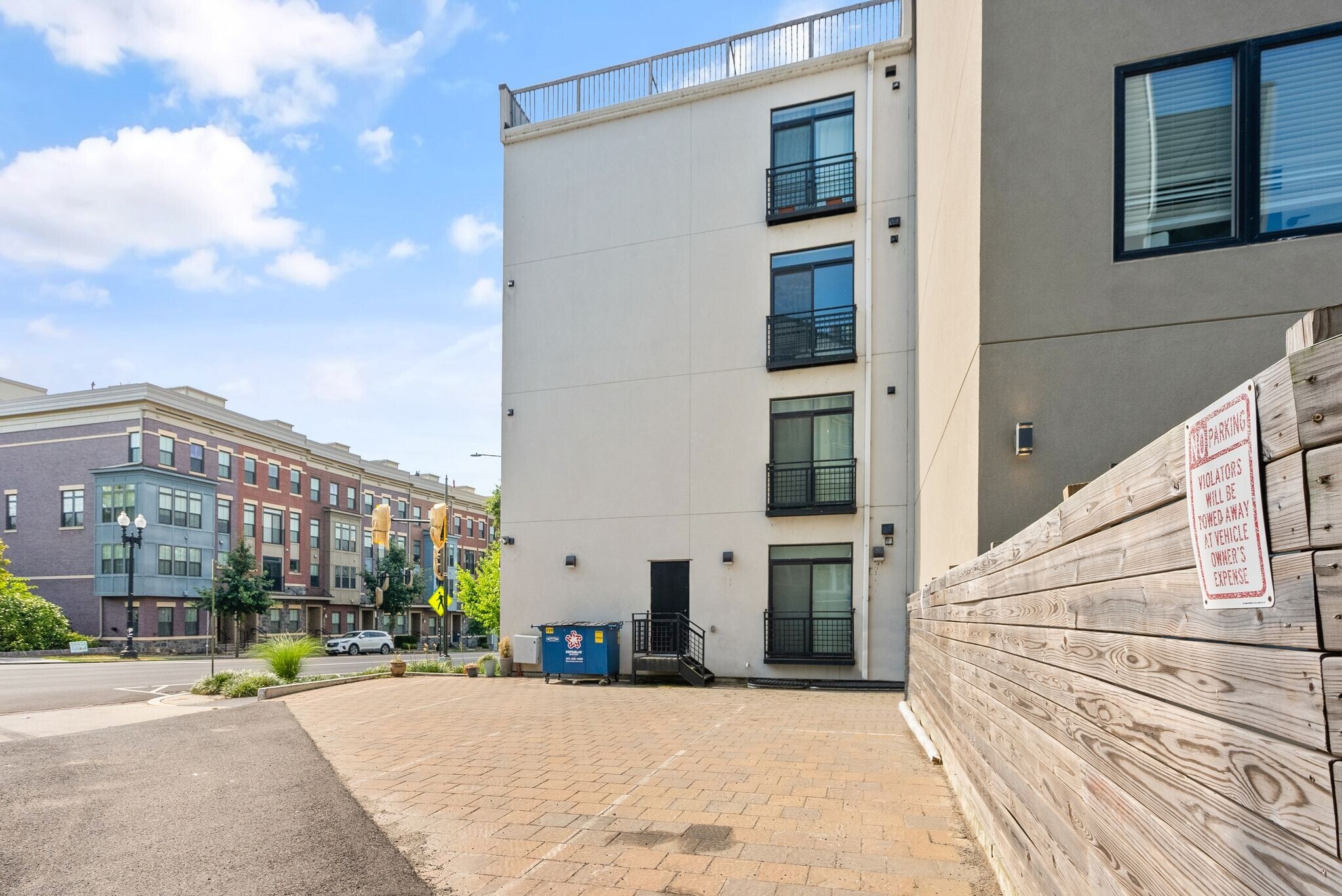 Private Parking - 1101 Fern St NW