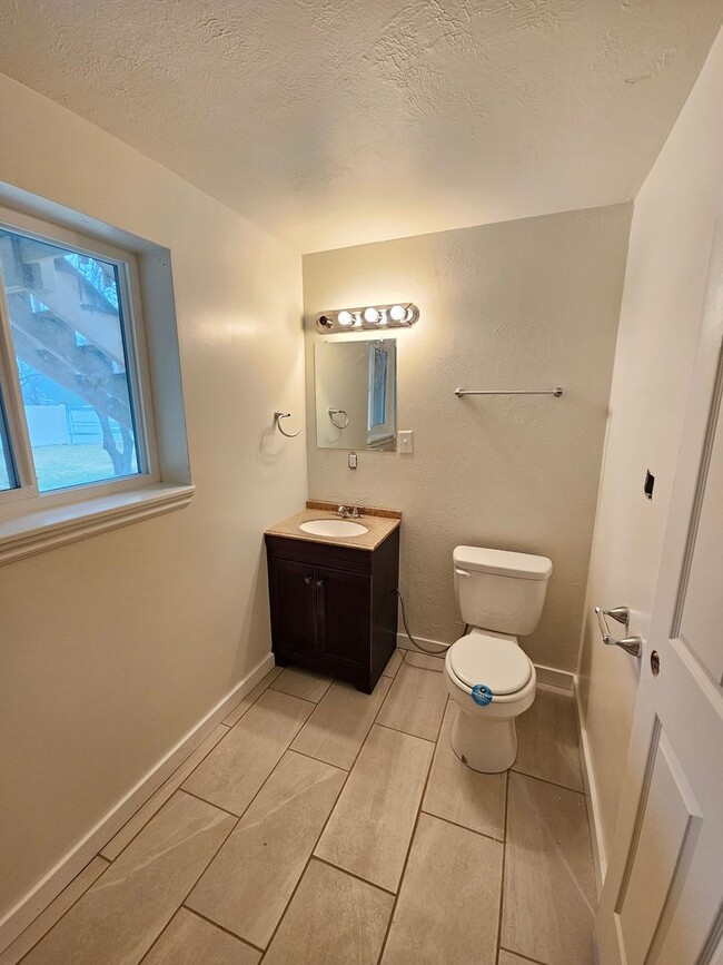 Building Photo - Newly Remodeled 3 Bed 2 Bath Home In Ameri...