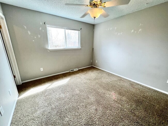 Building Photo - Charming 3-Bed Home with Foothills Views i...